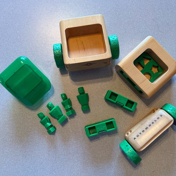 Automoblox Modular T9 Wood Car Pickup Truck Toy - Picture 8 of 12